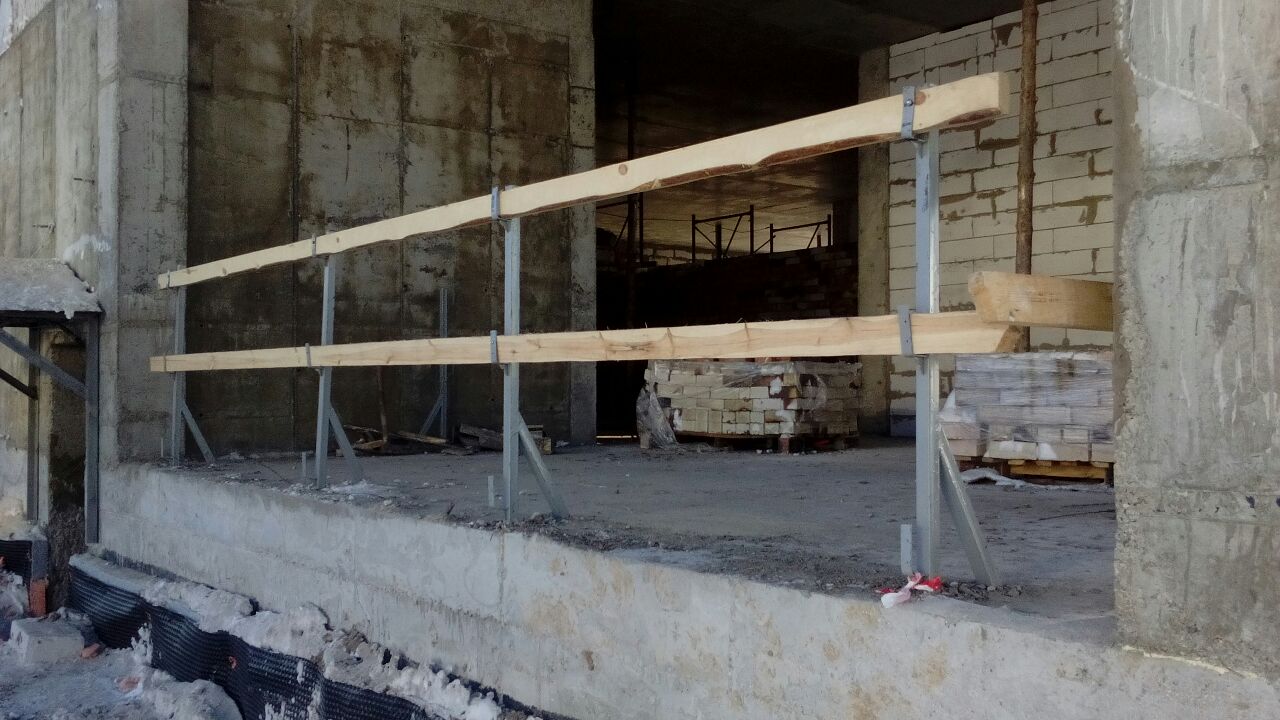 Средние среднего крепления стойки защитного наружного ограждения